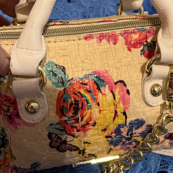 Betsy Johnson gently loved detachable strap Crossbody mini purse - Picture 8 of 16